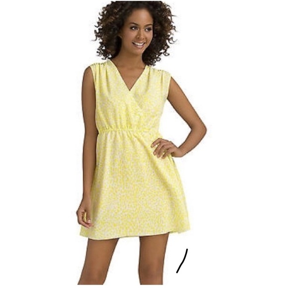 Kardashian Kollection Dresses & Skirts - Kardashian Kollection yellow leopard print dress size Large